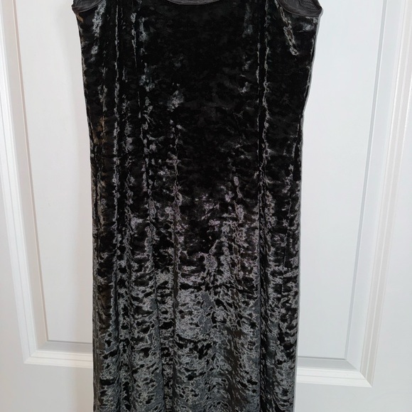 Black Velour Nightgown - Picture 4 of 6